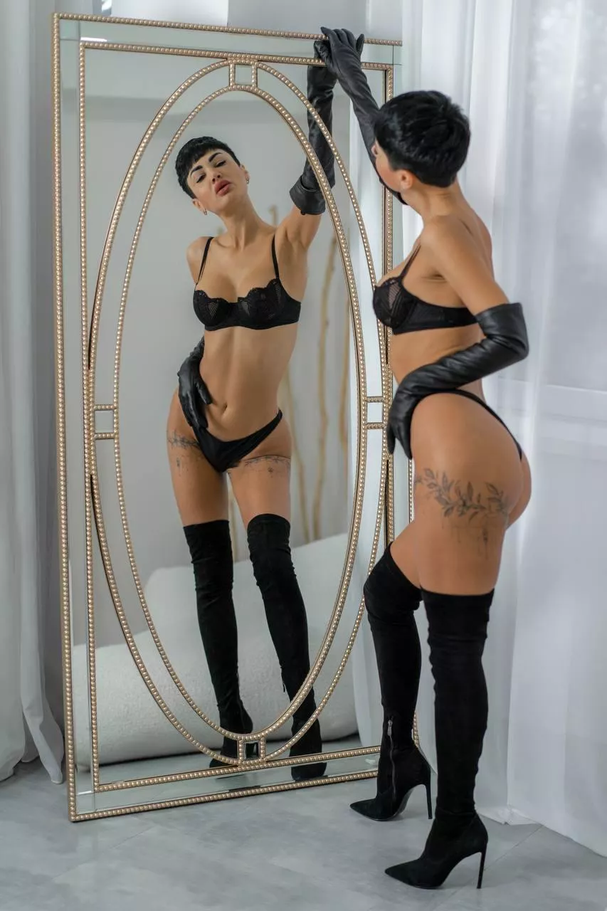 I bought very high heels, what do you think? ;)