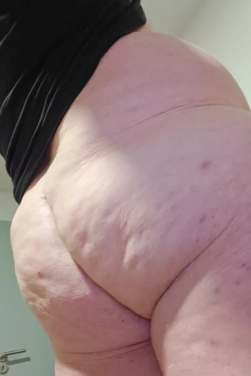 I heard you like fat asses