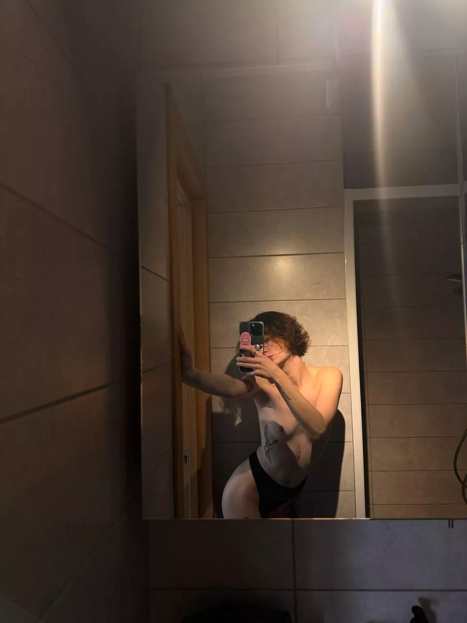 I like to take naked pictures for random guys