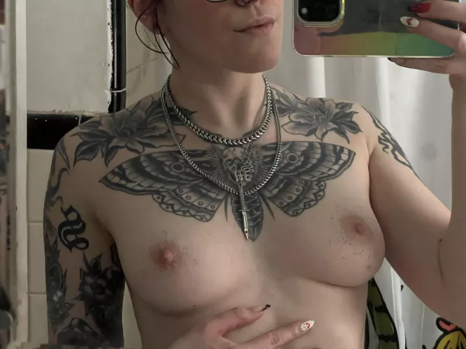 I’m the type of gf to send you these pics while you’re working