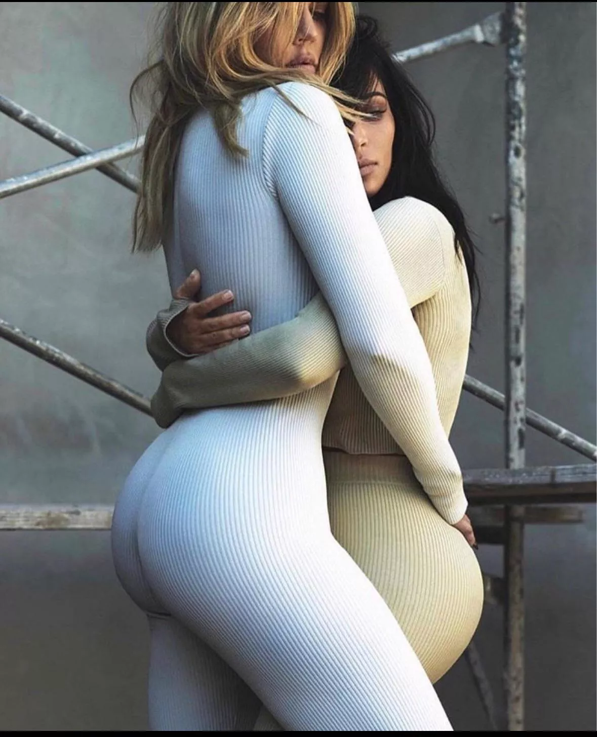 Khloe and Kim Kardashian