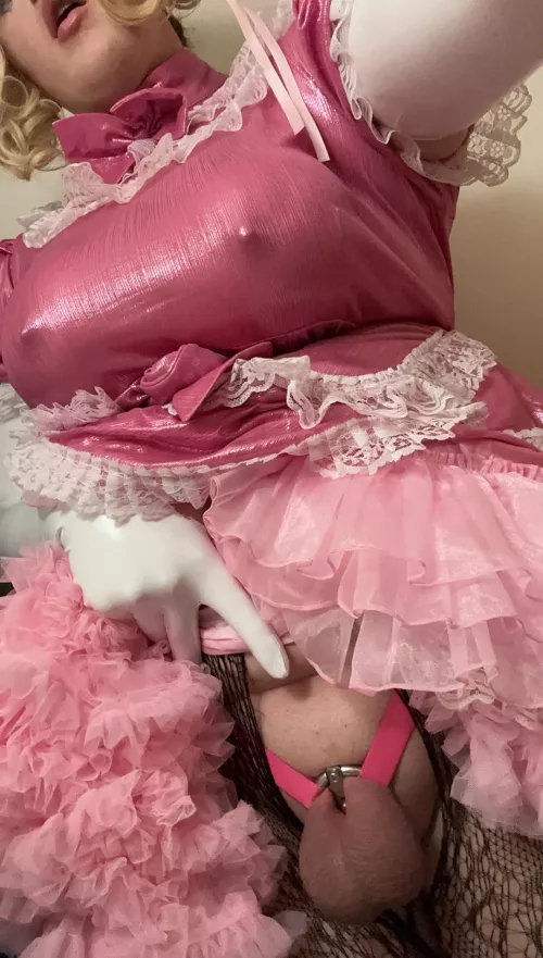 Luv having my clitty locked away, makes me more and more desperate for humiliation 💖🎀