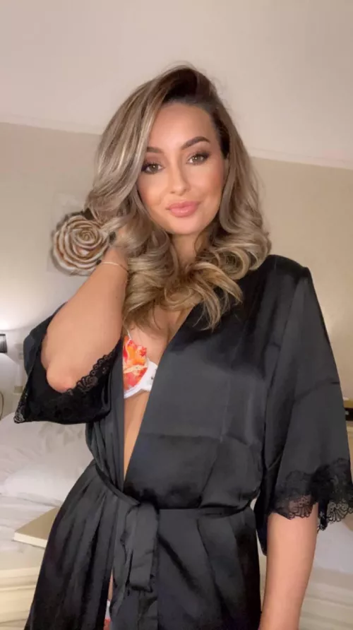 Messy hair, don't care