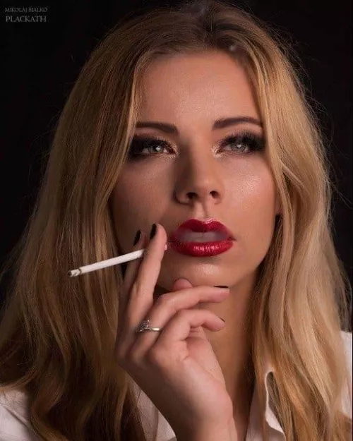 My smoking fetish is so strong, she can have her way with who she wants if I was just so lucky to be her man 😍🔥