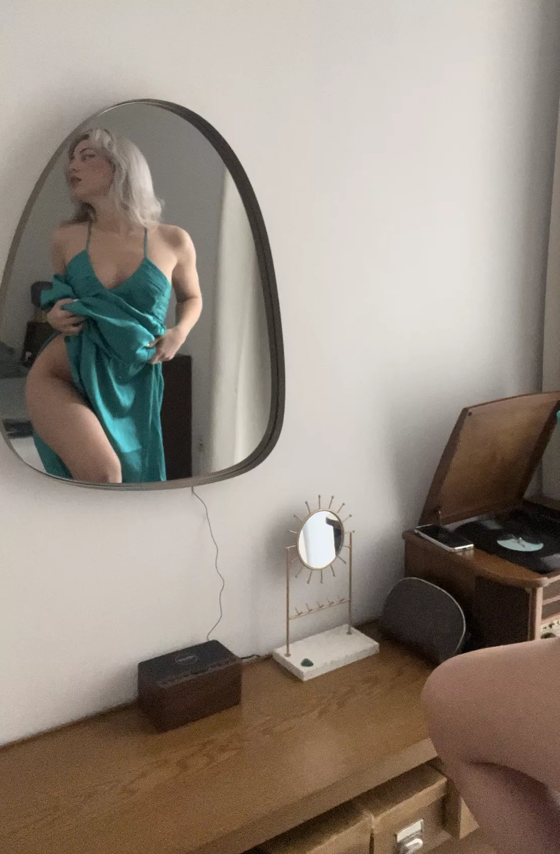 Quick mirror pic before I go and see my exes best friend