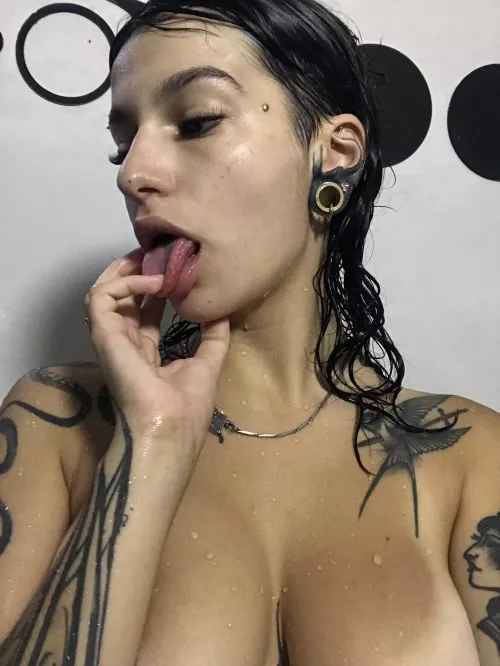 Ready to treat me right or to be treated right, your choice ;)