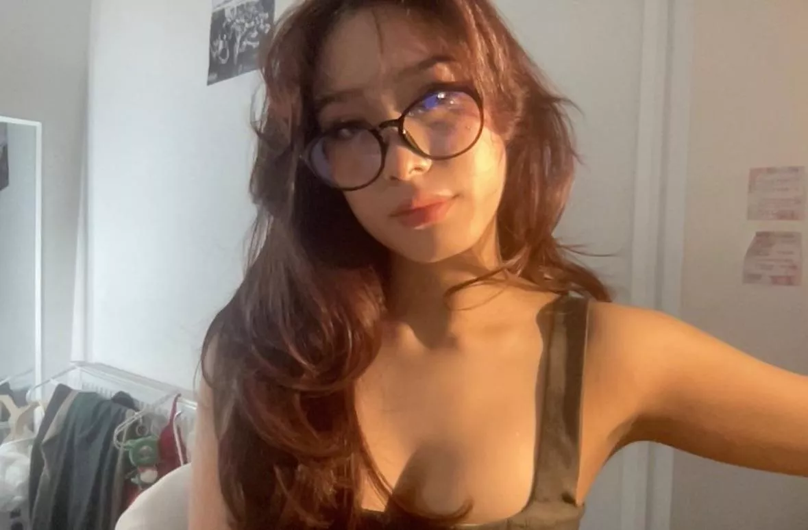 She’s asking to suck your d*ck, wyd?