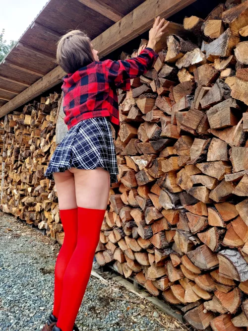 Short skirt canadian 😋