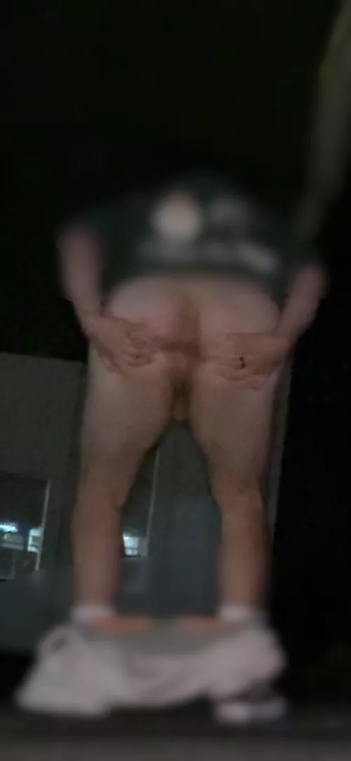 Spread my hole in public