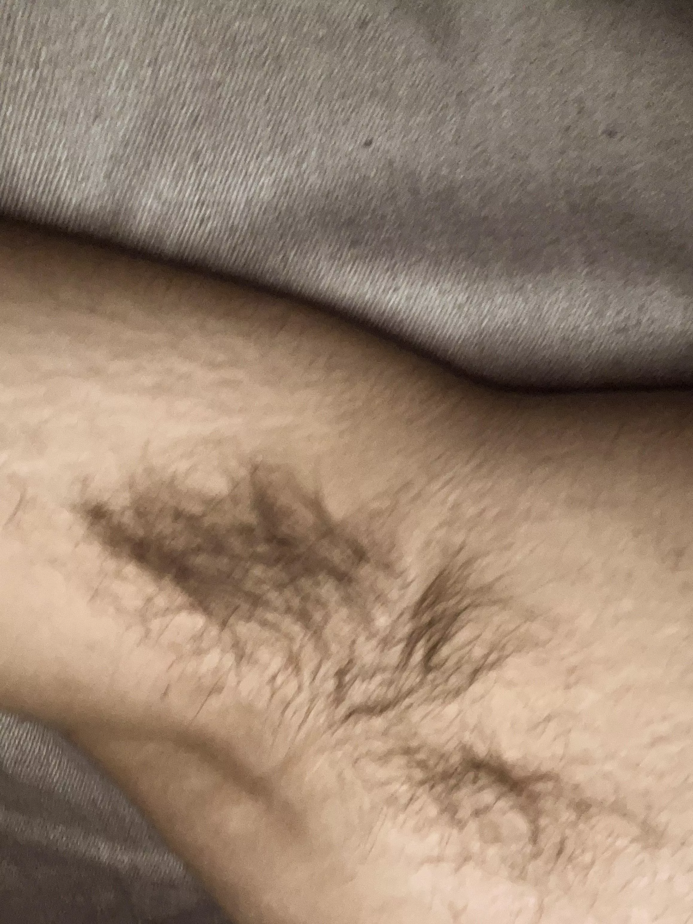Tell me what you’d do with me . Show me if u have hairier armpits . Or shaved. Or sweaty . Dm me .
