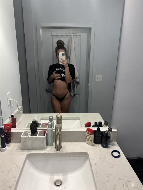 This top would look so good as a croptop but I'm scared to ruin it