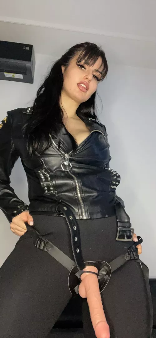 Turn around for mommy, will you?