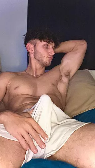 Twunk with a raging boner for bttms..😈