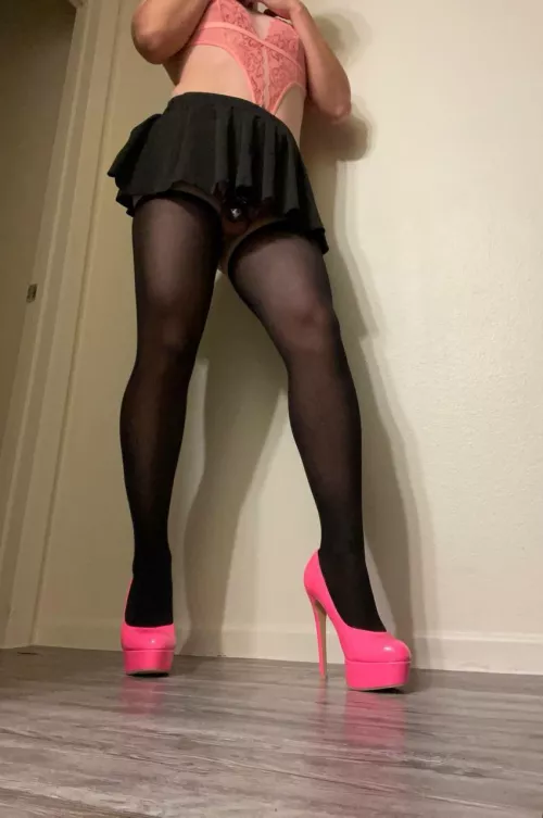 Who can see what’s hiding under the skirt🫣