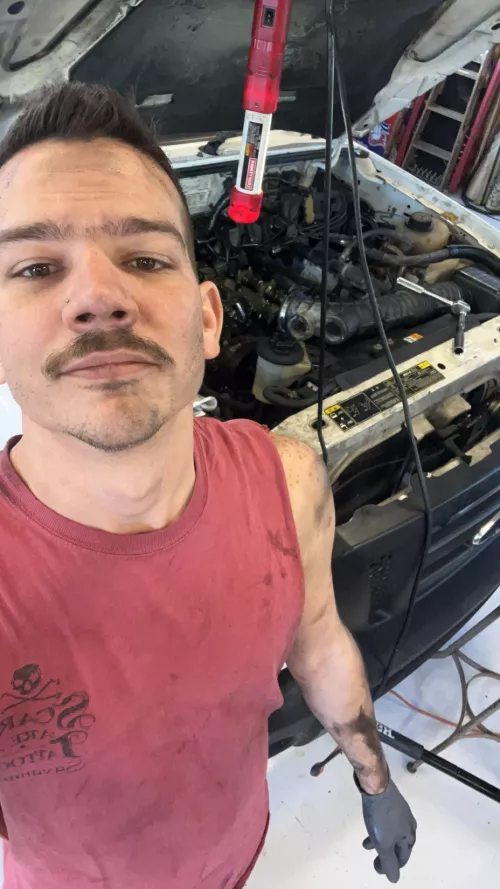 You help me hold my flashlight? 😇