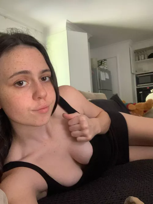 18F do i look cute in these selfies