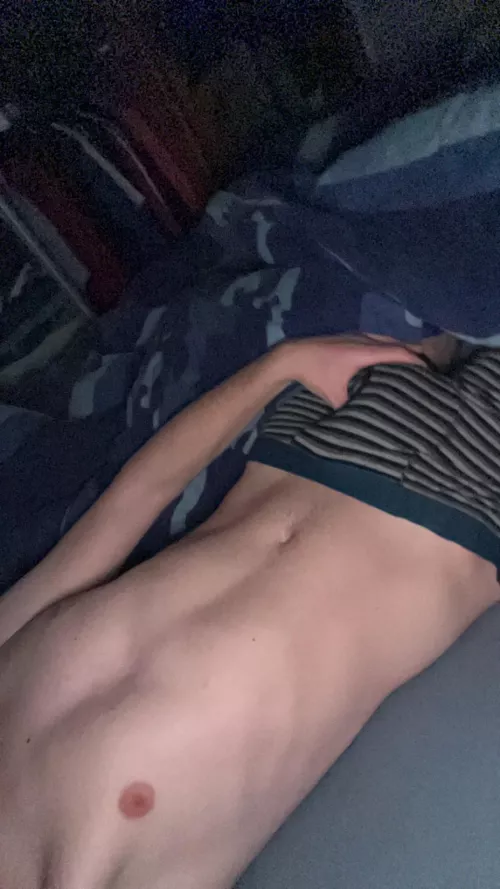 19 m fit guy looking for fit guys to snap with :) dm me or add adam.guilfoyle