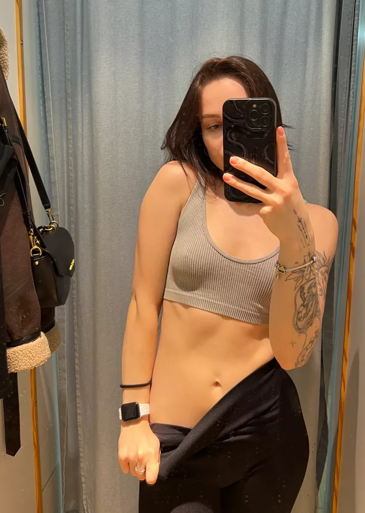 Any volunteers to help me with choosing croptop