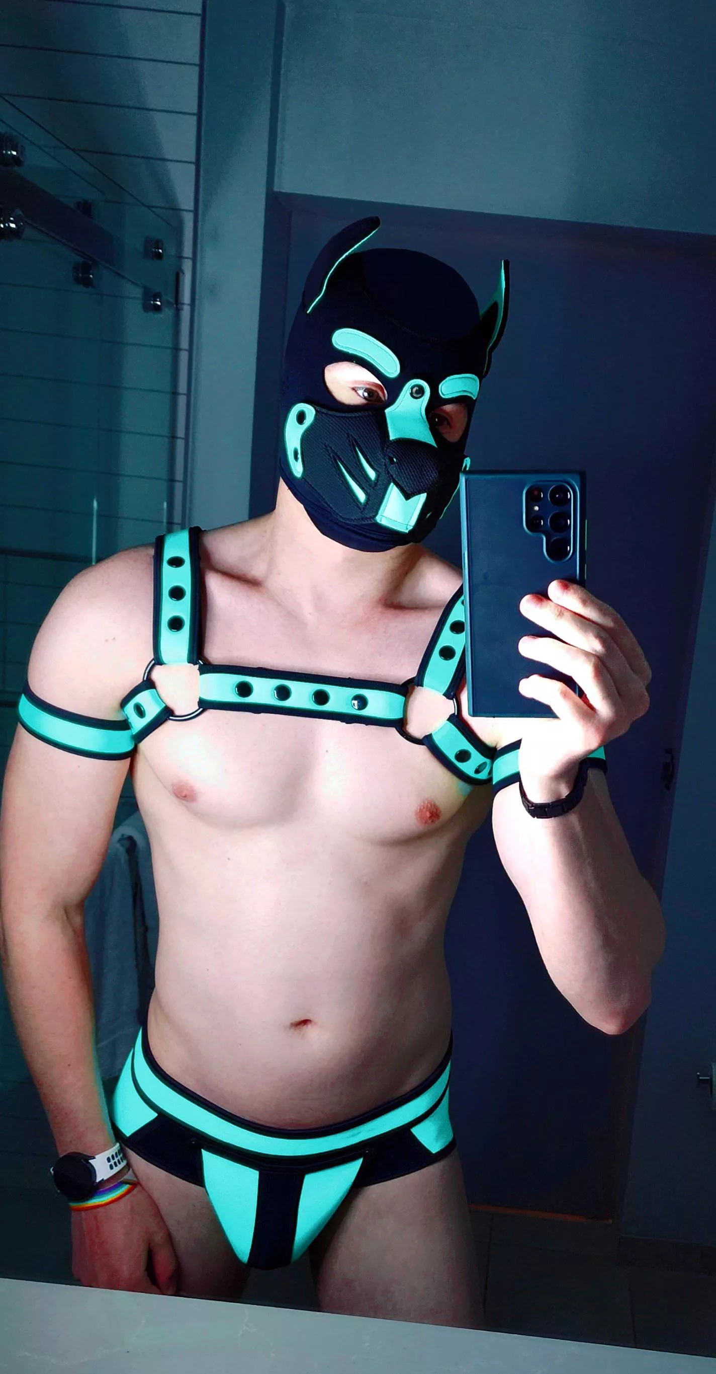 Anybody wanna hop in the shower with me? 🐾...I might bite 😜