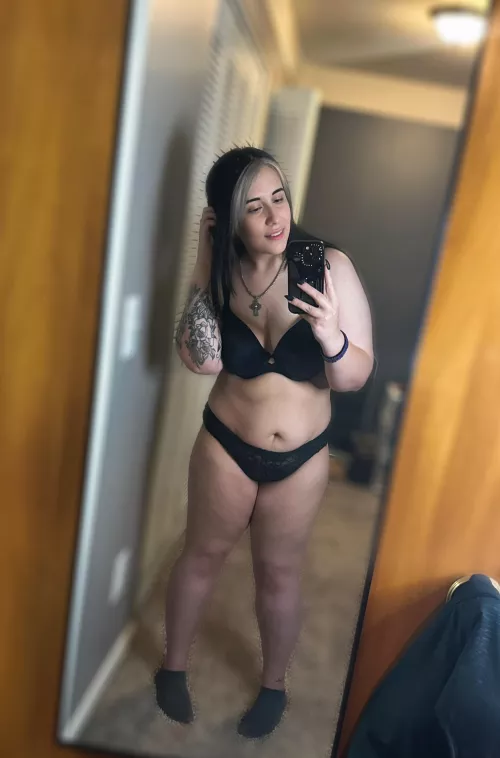 Anyone into short chubby alt girls??