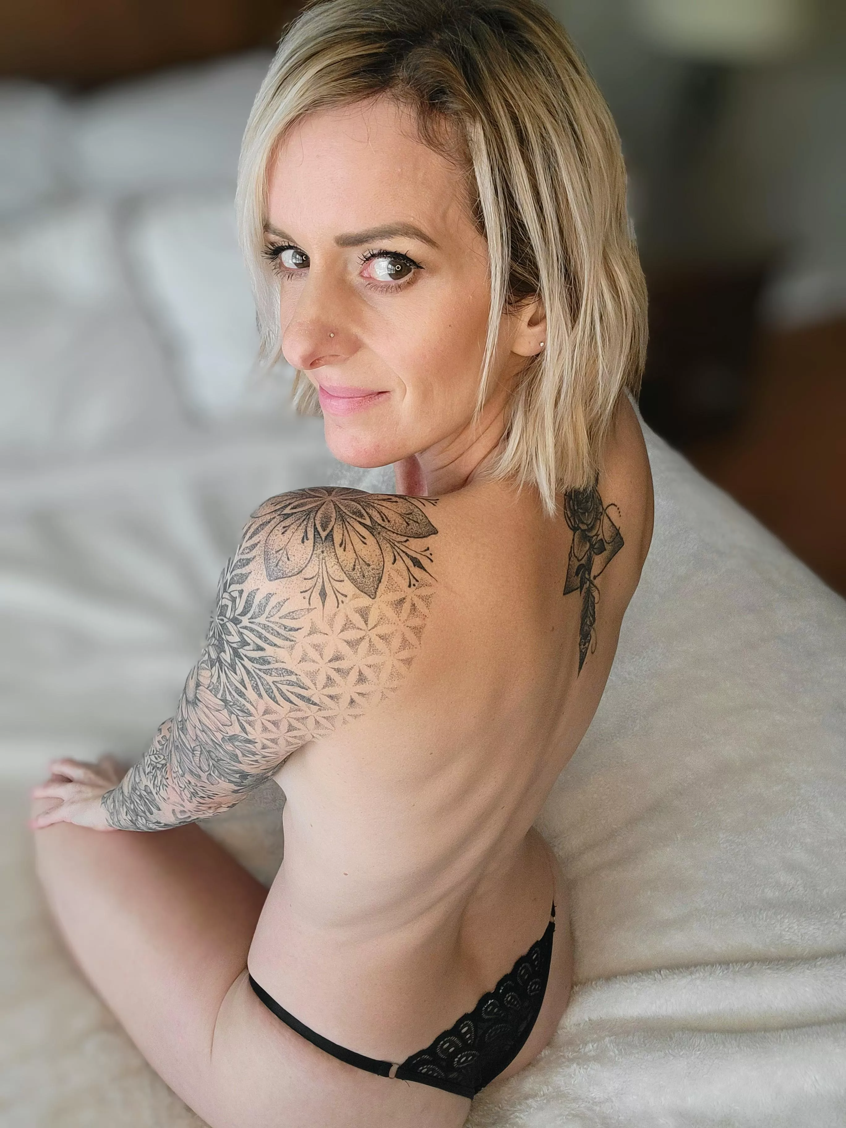 Anyone like tiny blondes?!