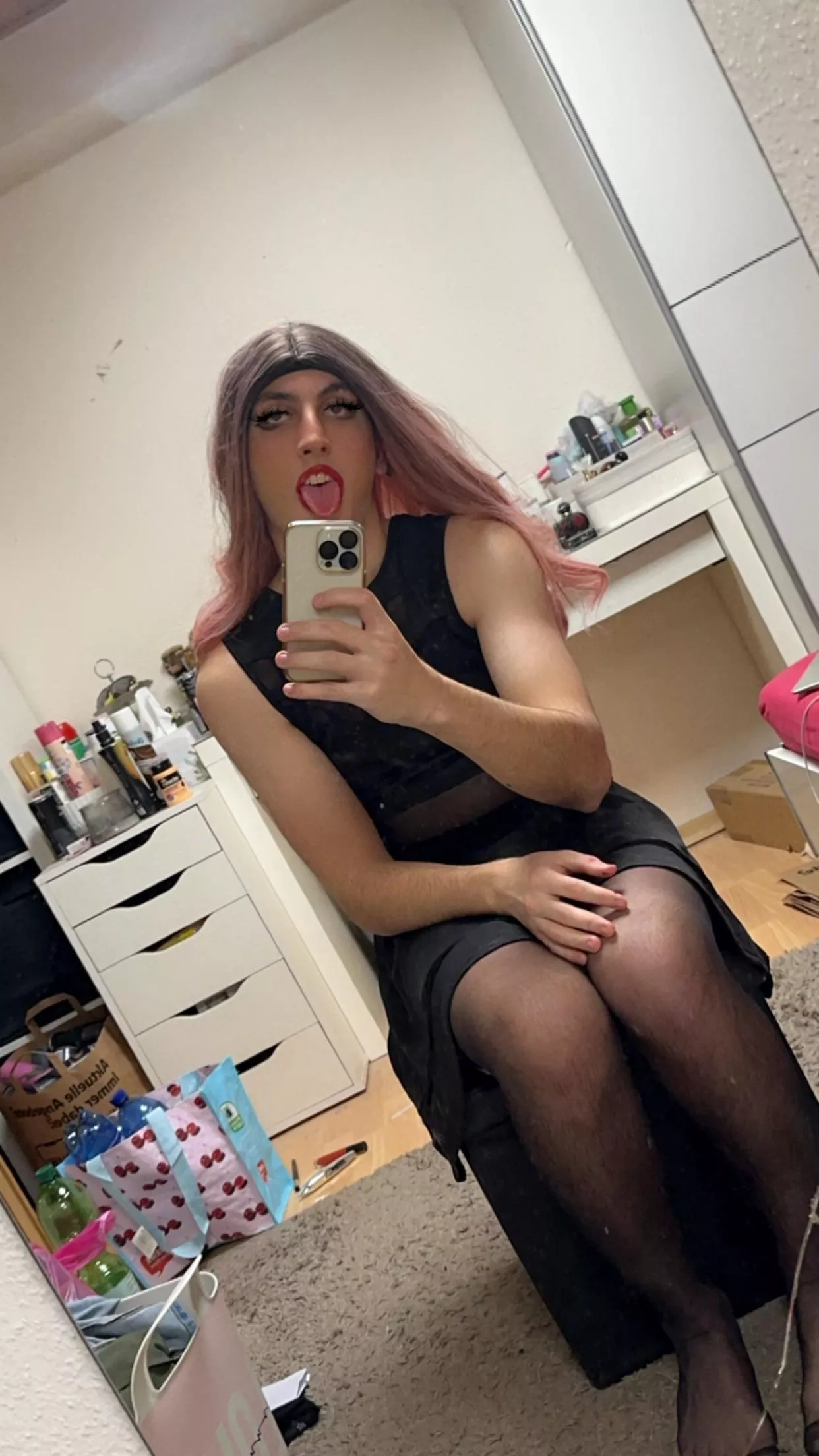 Can I be your girlfriend 😊