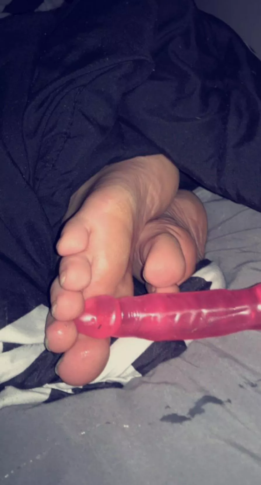 Dildo on my toes ;) rate plz 1-10?
