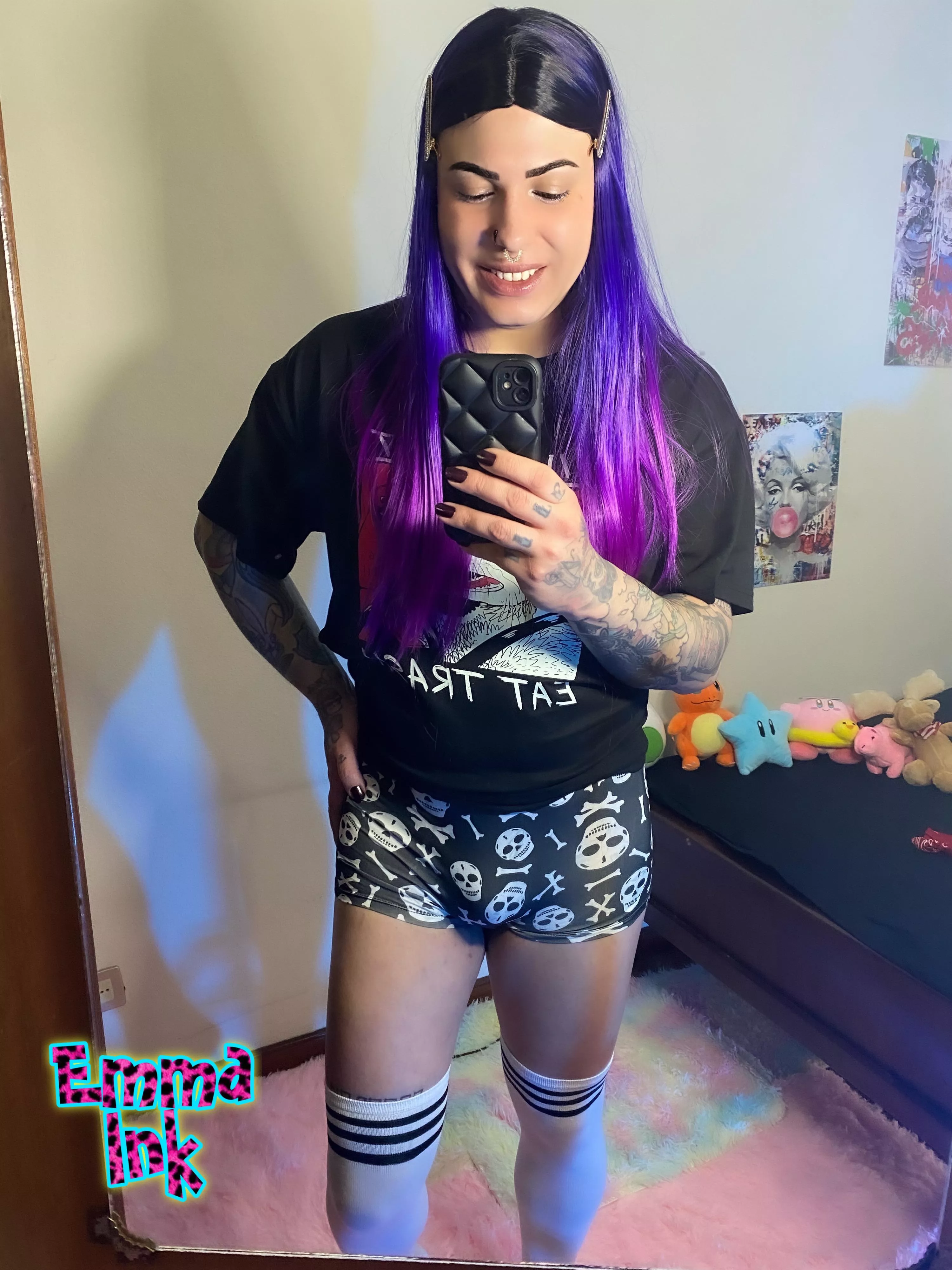 Do u like my look? 💜🖤