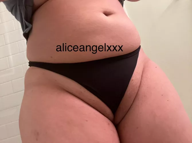 Don’t know what’s fatter my thighs or my pussy