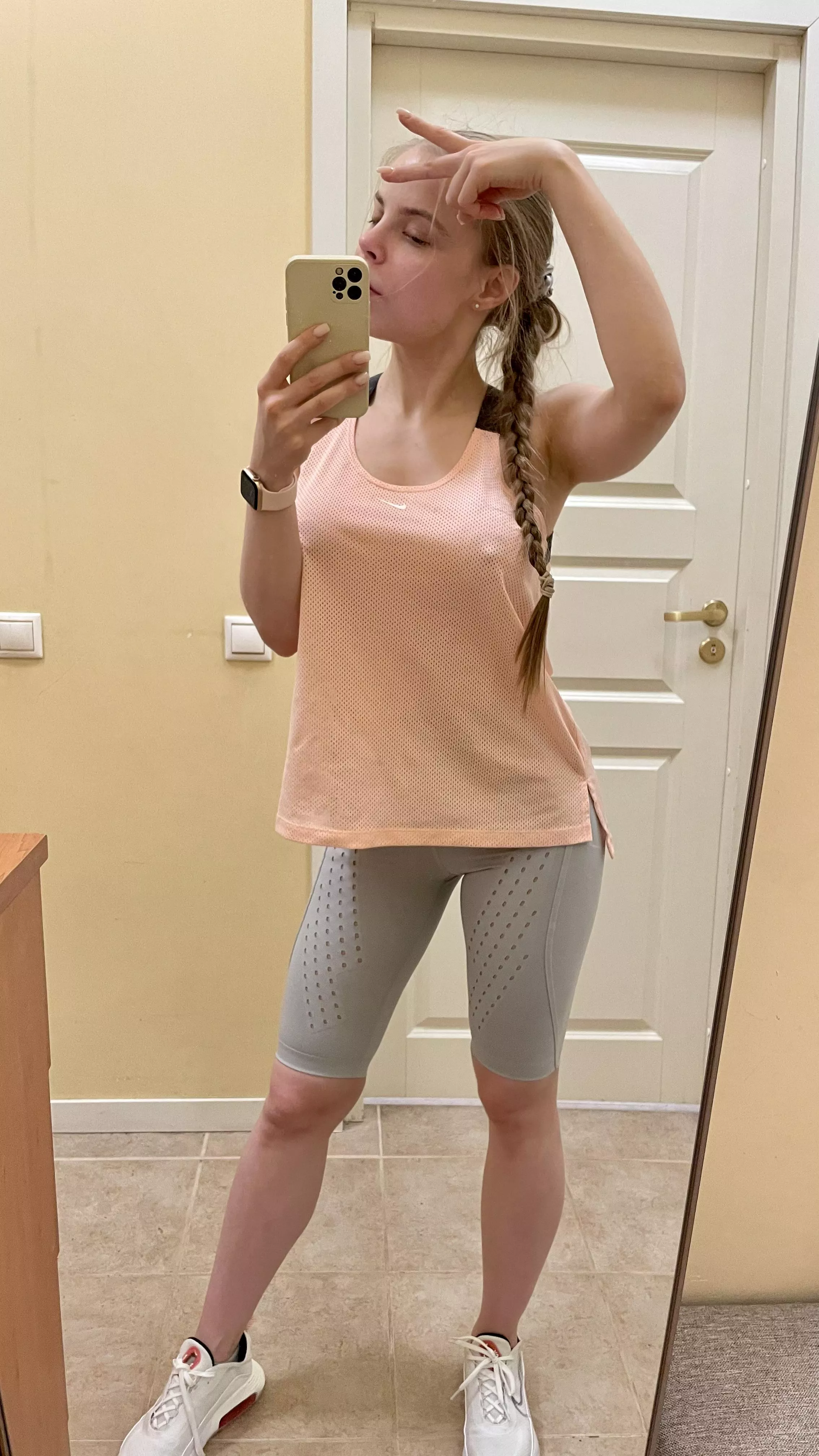 Go to the gym without bra)