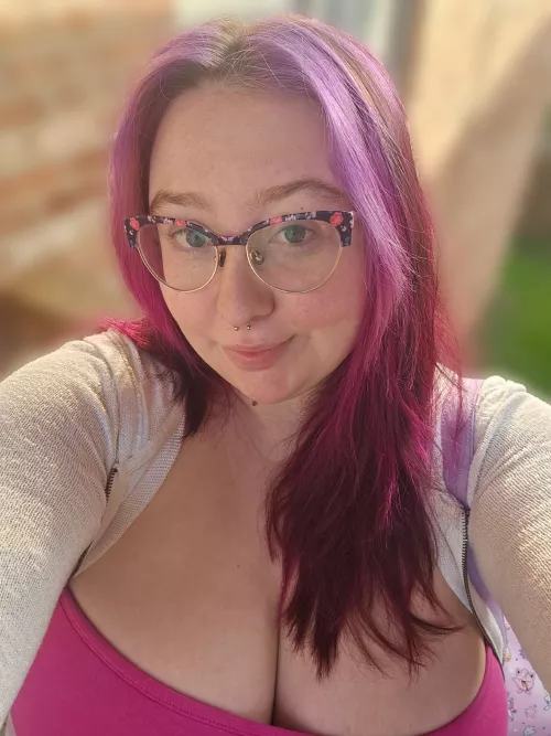 Happy Friday everyone 💗