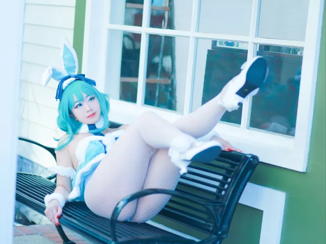 Hatsune Miku cosplay by pearlpeony