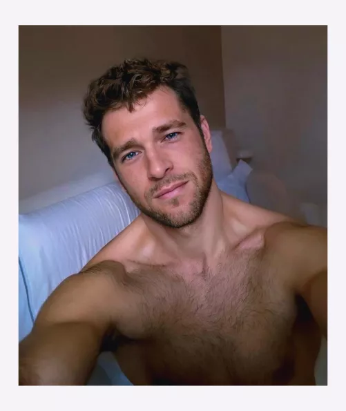 Having a more intimate hogmanay than usual. Happy new year! 🥃