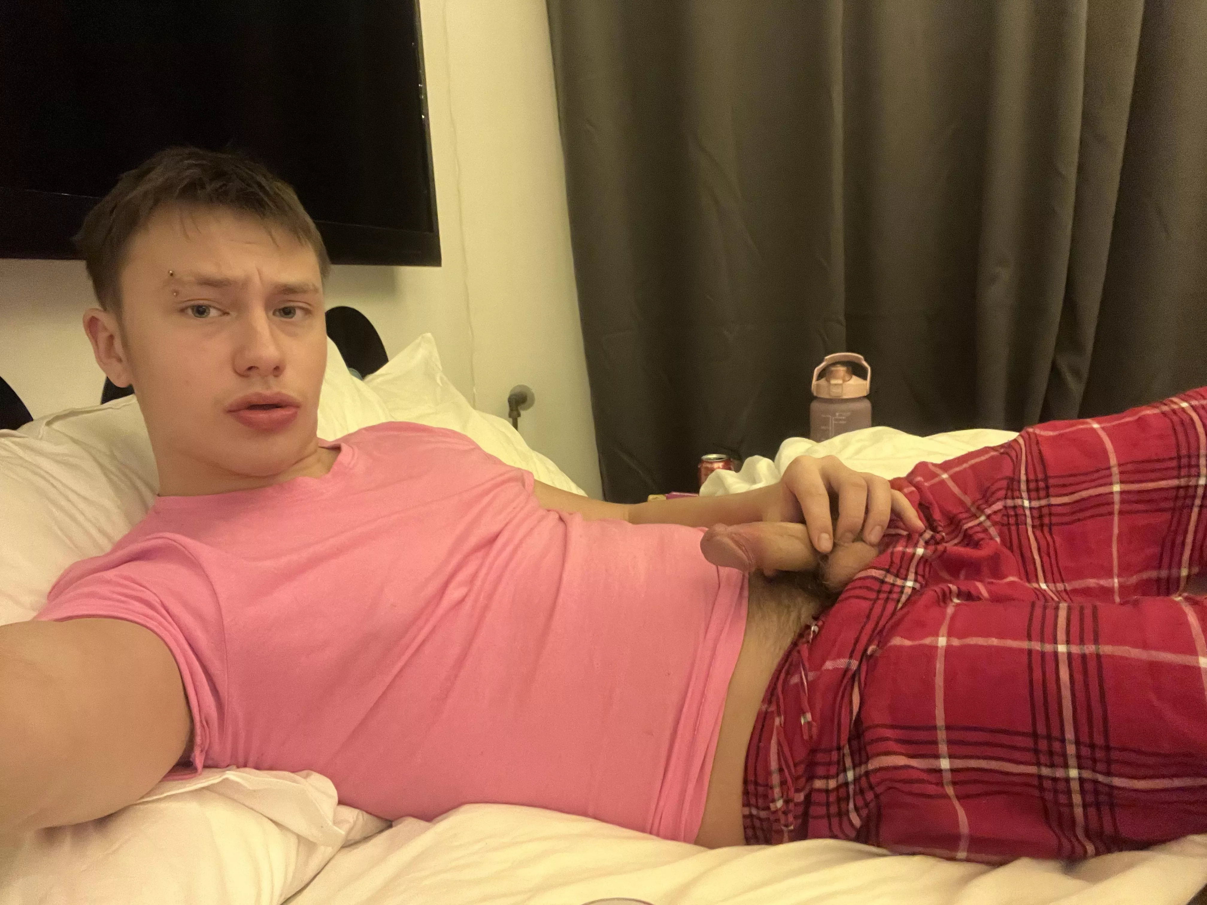 I drank so much water can I pee in any of your holes?😈🍆