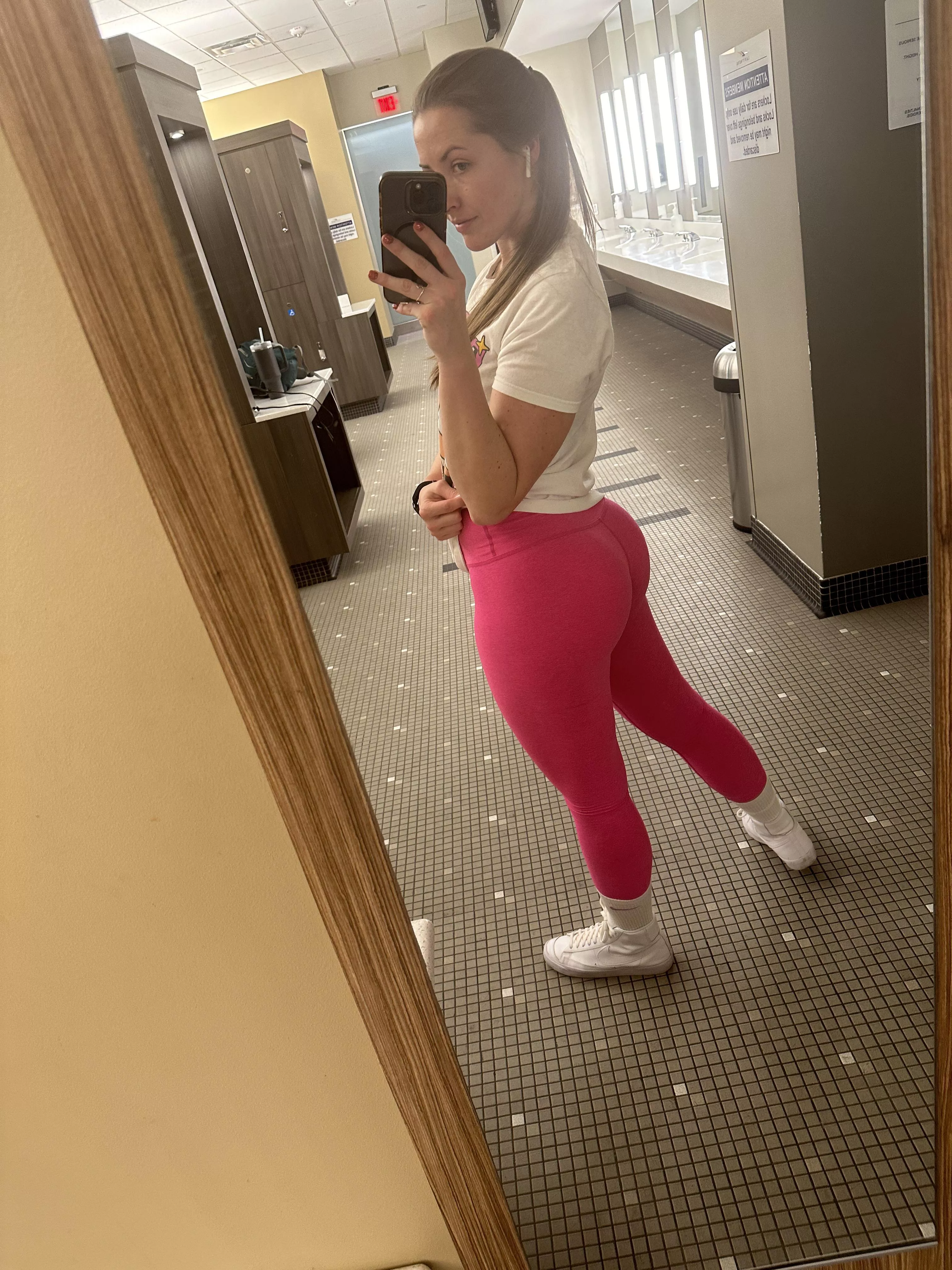 I love wearing pink on leg day