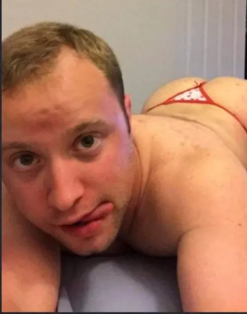 I wanna be humiliated and turned into a sissy 😩