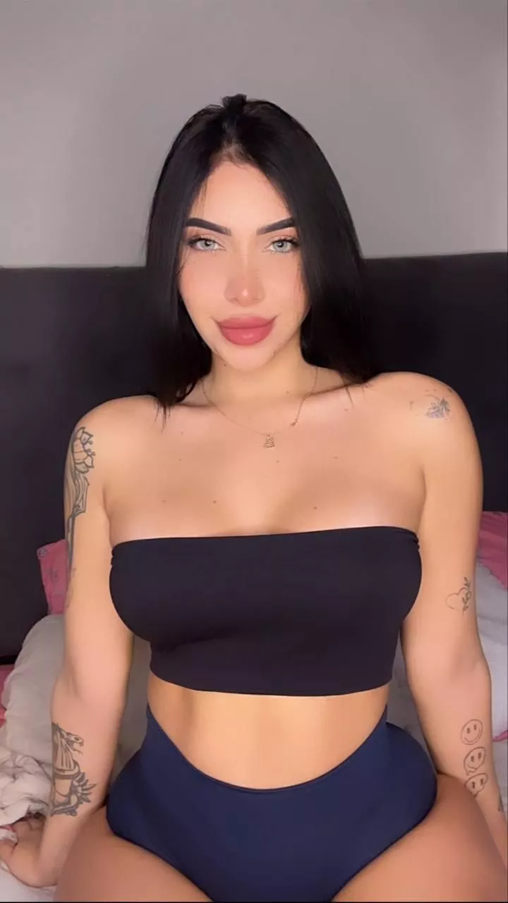 I will take my top off if you can guess my favorite color