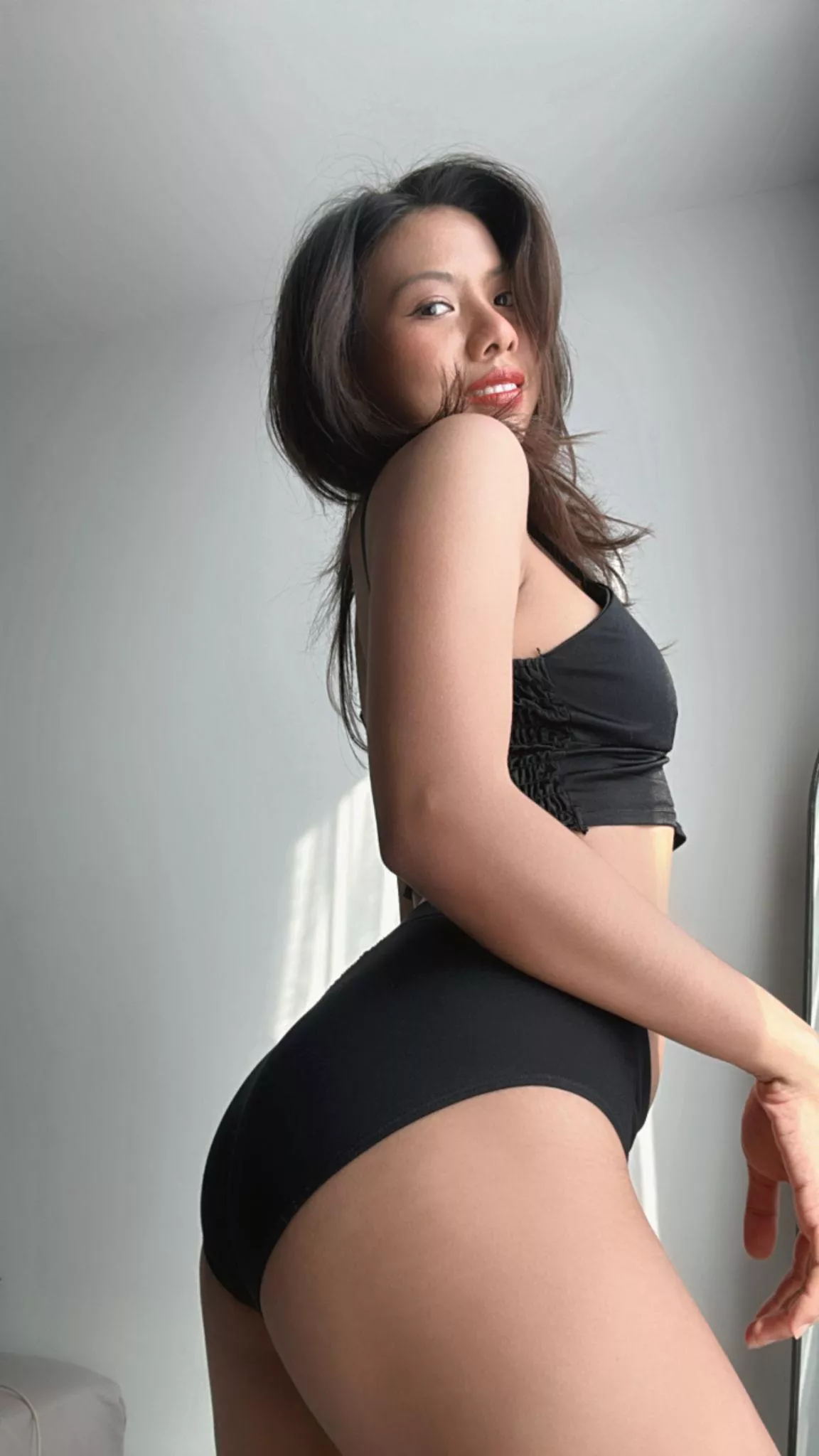 I would love a spank and a ride on this round ass