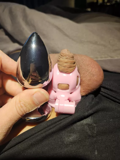 Is it normal that the plug is bigger than my clitty?๐
