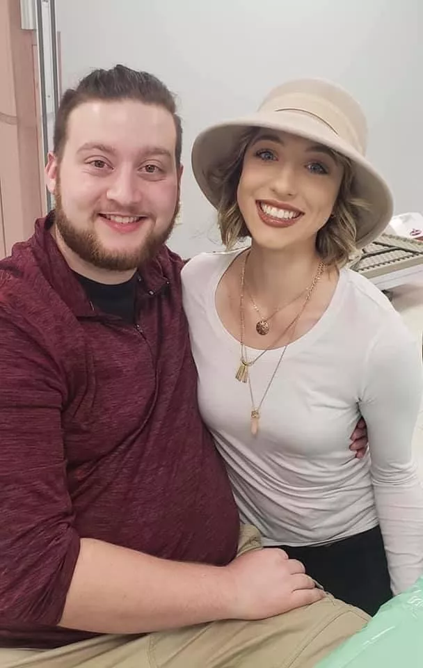 Looking for a hung guy to give her a facial while I watch.