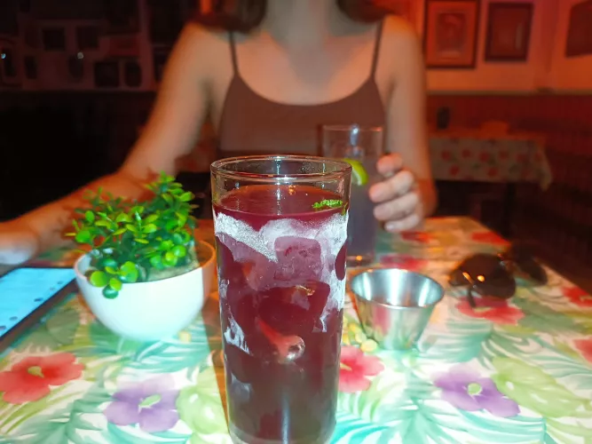 My best friend hold my keys for the weekend and make me drink all the cocktail for allowing me to flirt during the night at the club🥰