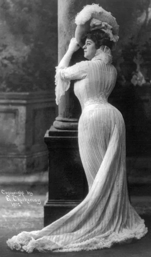 Showing her Victorian Curves