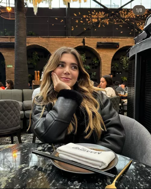 This girl got leaked videos, famous Colombian influencer (dm if you interested)