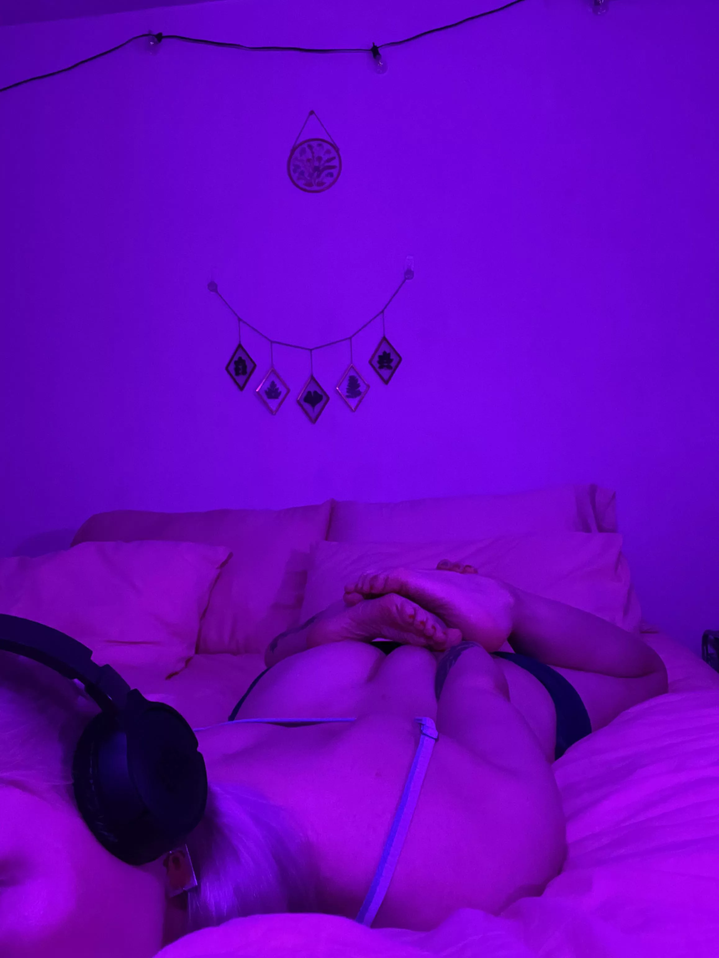 Unwrap this lil midnite snack 🤤