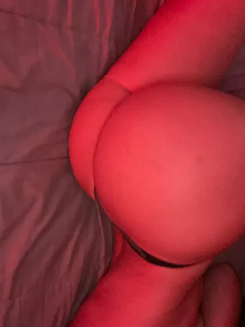 wanna have a taste of my thicc booty? x