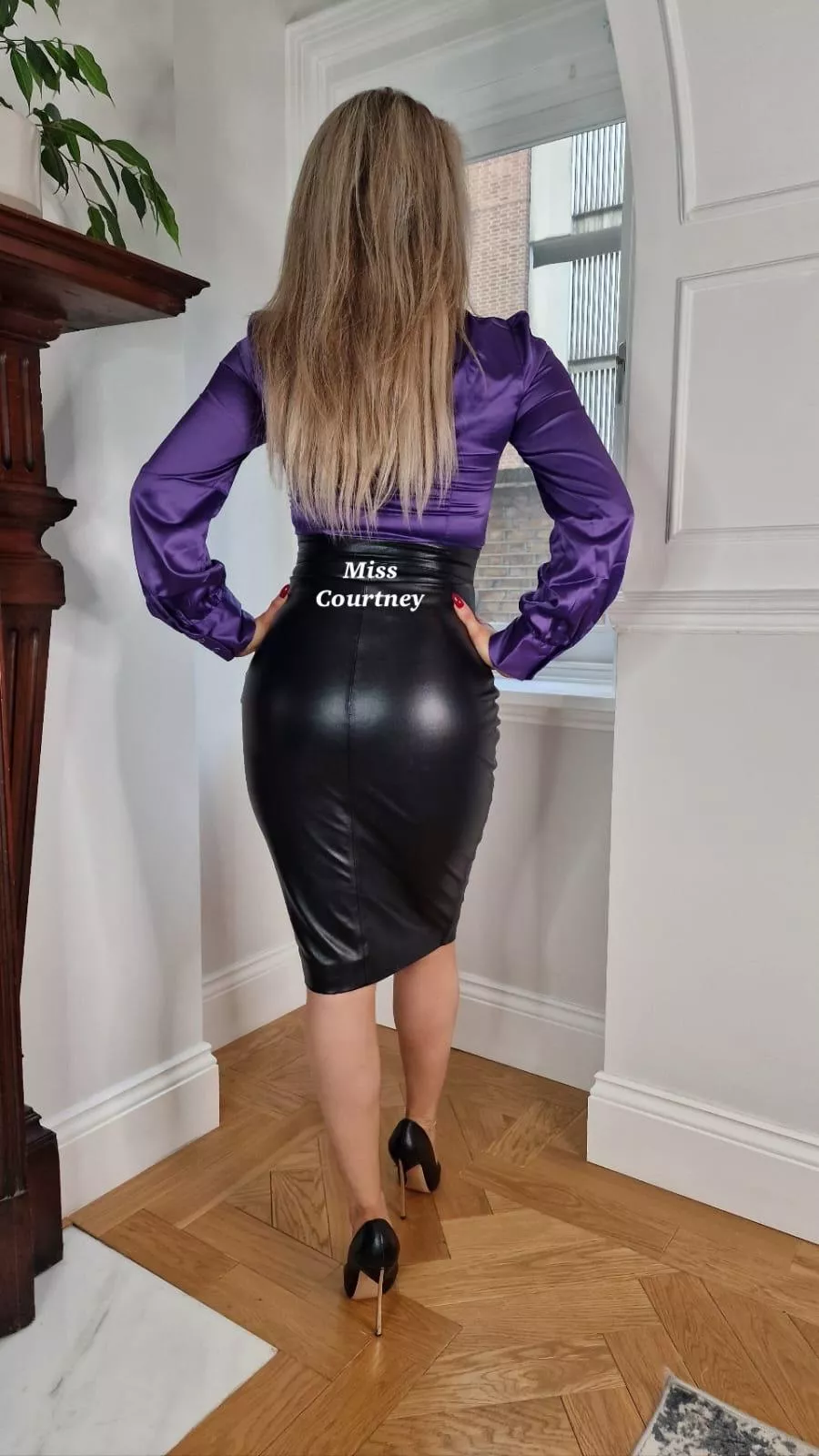 What a shiny leather ass