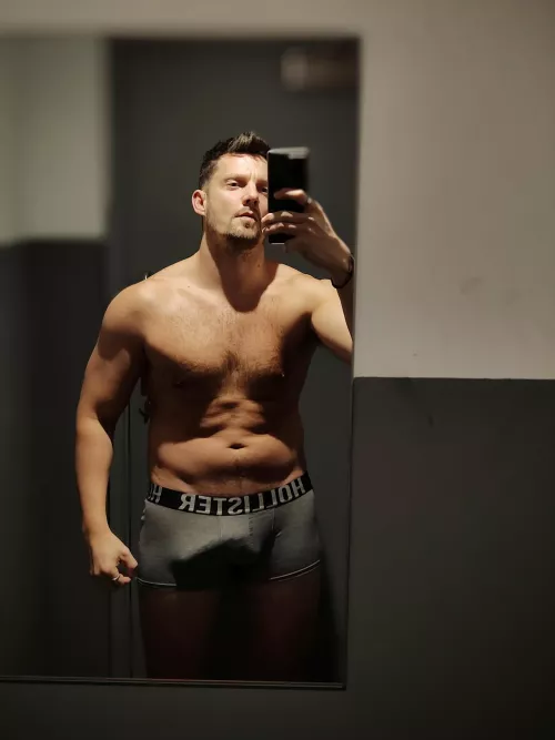 What did you notice first about this British Professor?