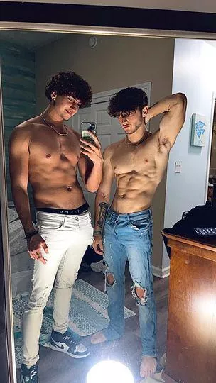 Who can handle 2 studs😈