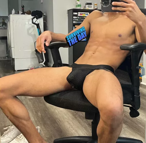 Who’s gonna let me ride them 😏 🐴