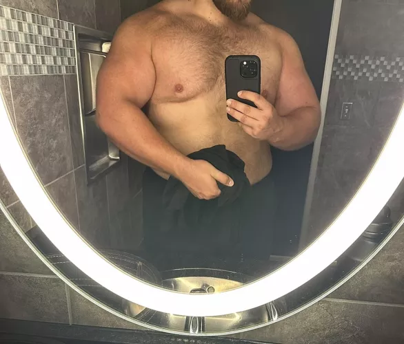 Would any ladies in here like to be my cuddle buddy? 😘